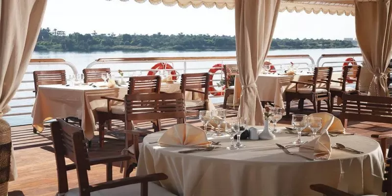 Viagem de Luxo no Egito: 8 Dias de Esplendor entre Pirâmides e o Majestoso Nilo